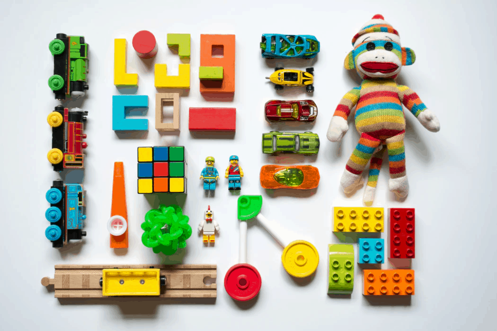 flatlay de jouets vintage colorés