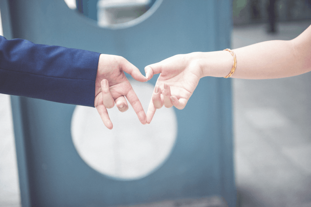 Coeur avec mains